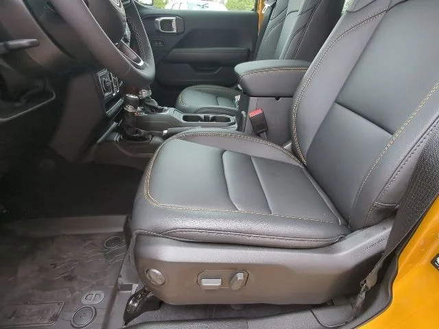 New 2026 Goldilocks Exterior Paint Jeep Sahara image 10