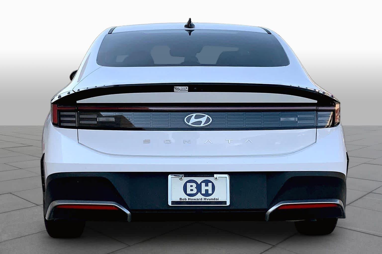 Used 2025 Serenity White Hyundai SE image 5