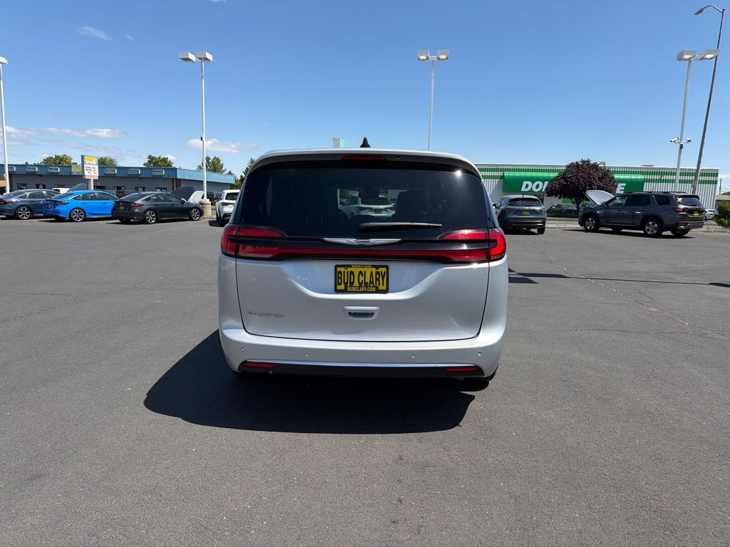 Used 2024 Silver Chrysler Touring L image 4