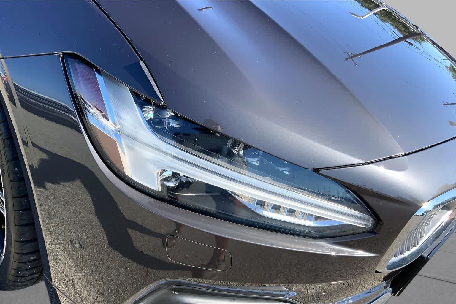 Used 2023 Platinum Grey Metallic Volvo Ultimate image 28