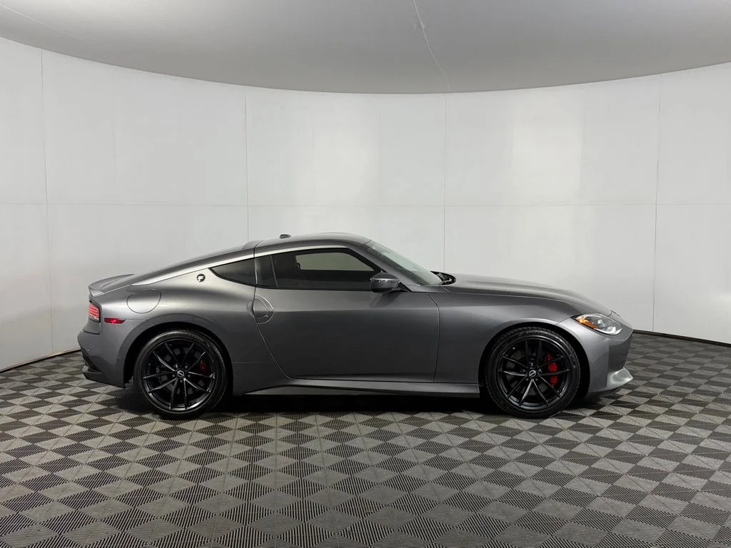 Used 2025 Gray Nissan Performance image 5