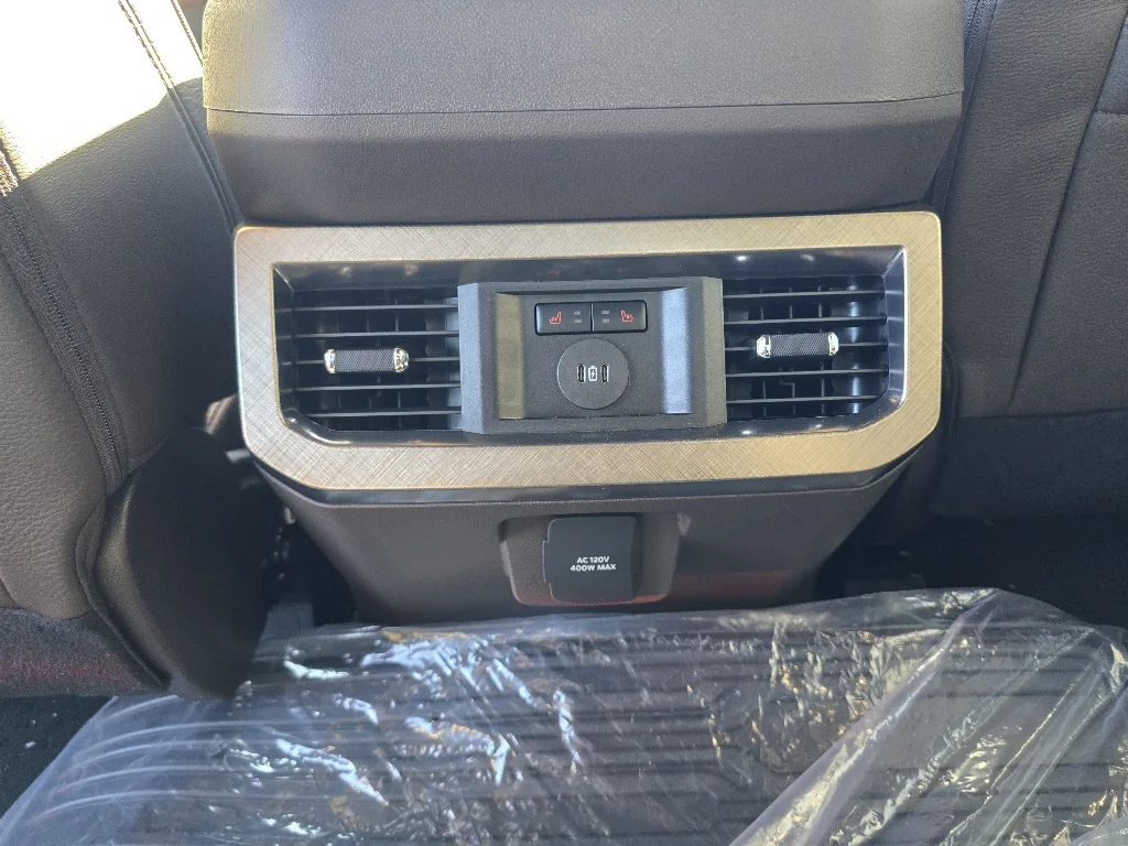 New 2027 Star White Metallic Tri-Coat Ford F-450® King Ranch® image 36