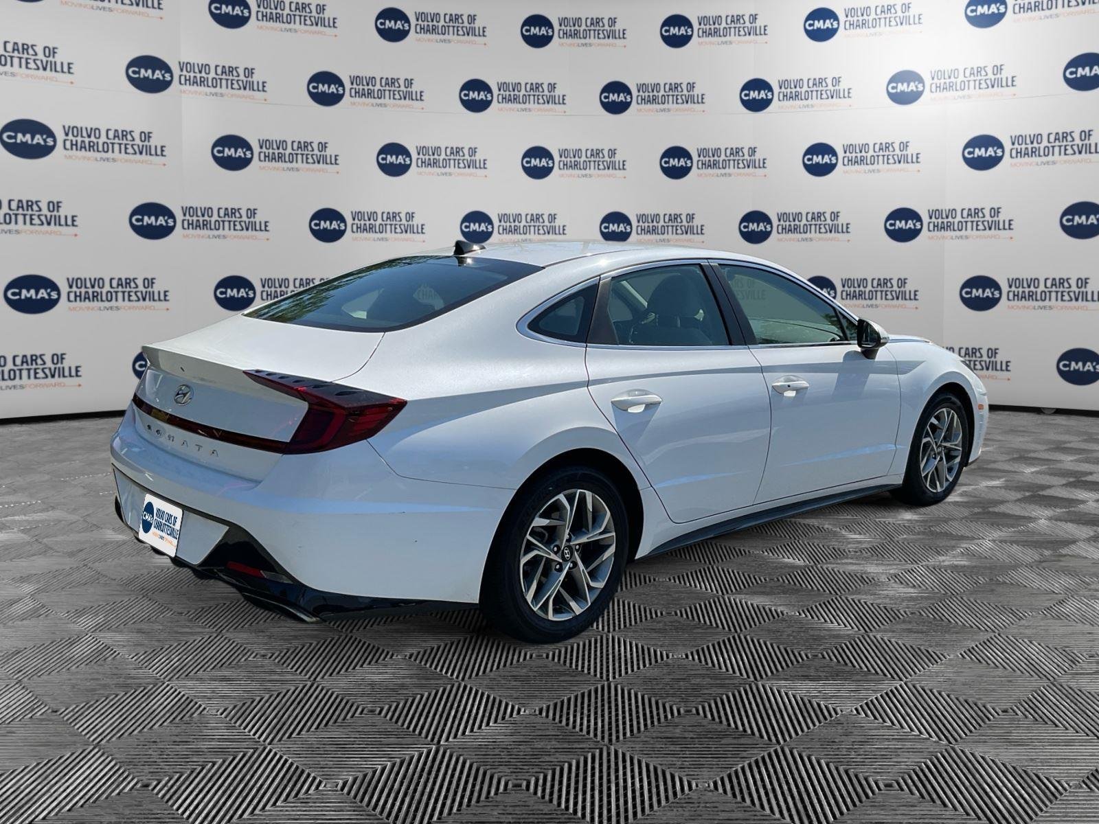 Used 2020 Quartz White Hyundai SEL image 5