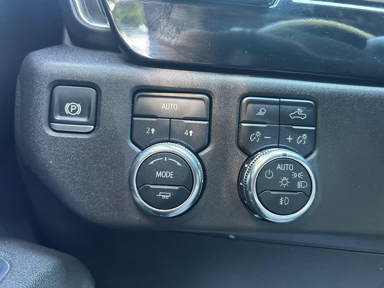 Used 2025 Sterling Metallic GMC SLT image 21
