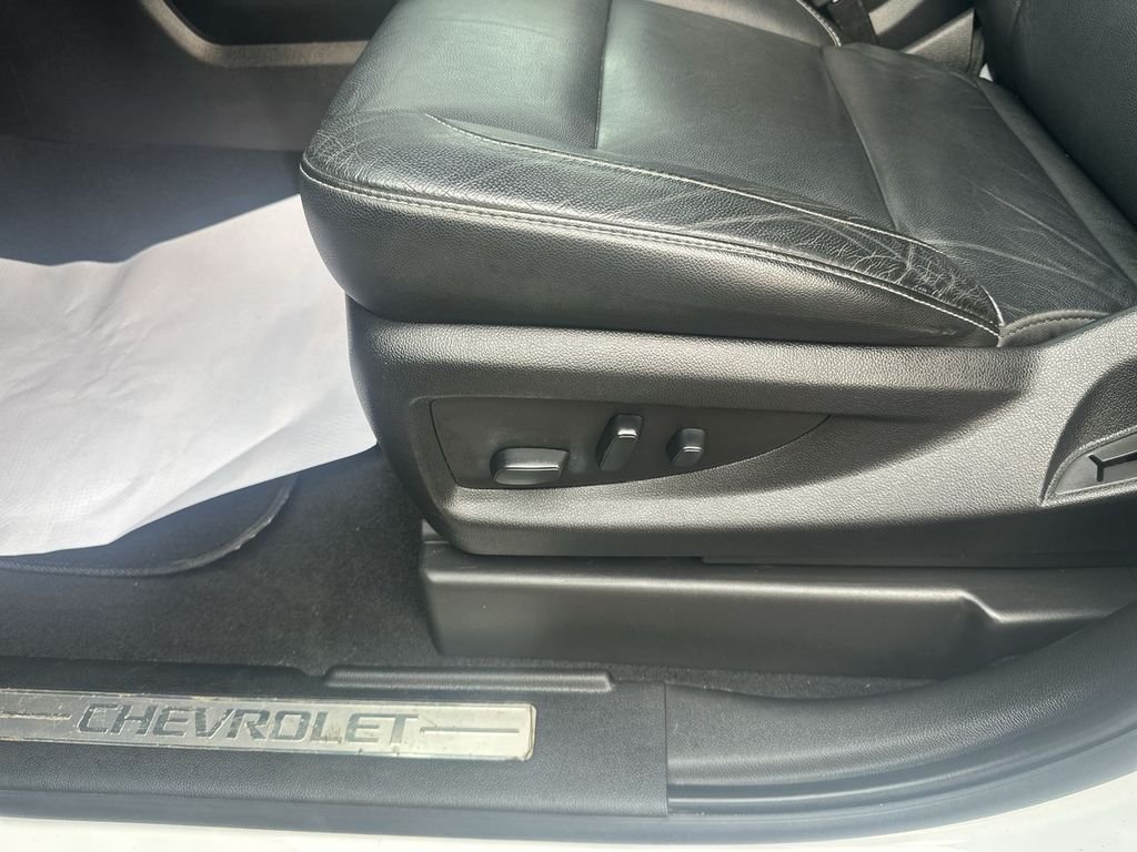 Used 2019 White Chevrolet LT image 18