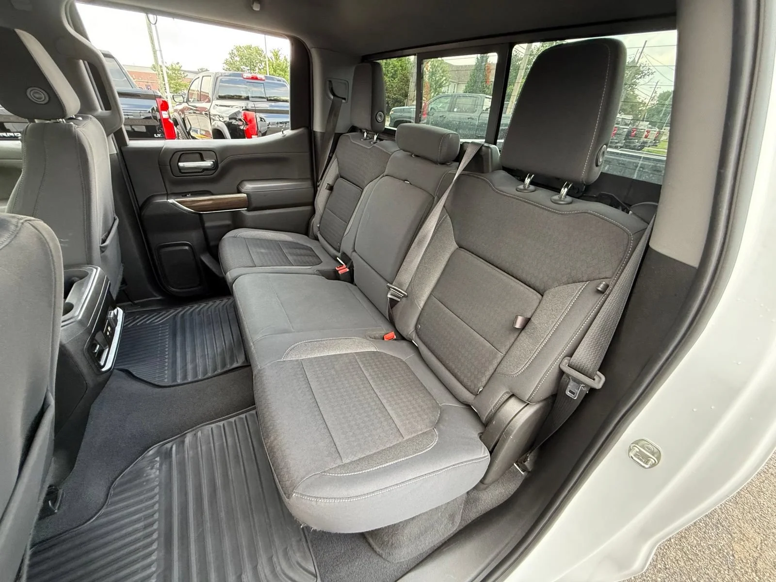 Used 2019 SUMMIT WHITE Chevrolet RST image 25
