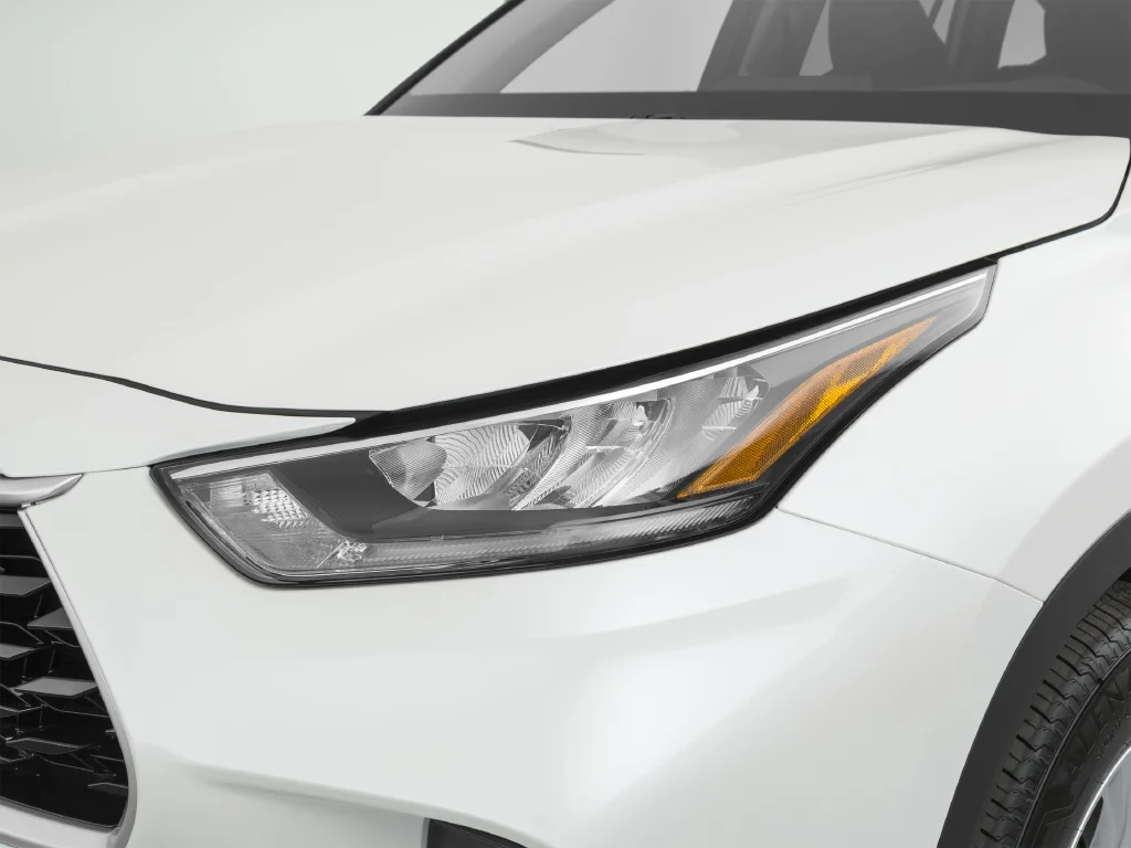 Used 2020 White Toyota XLE image 54