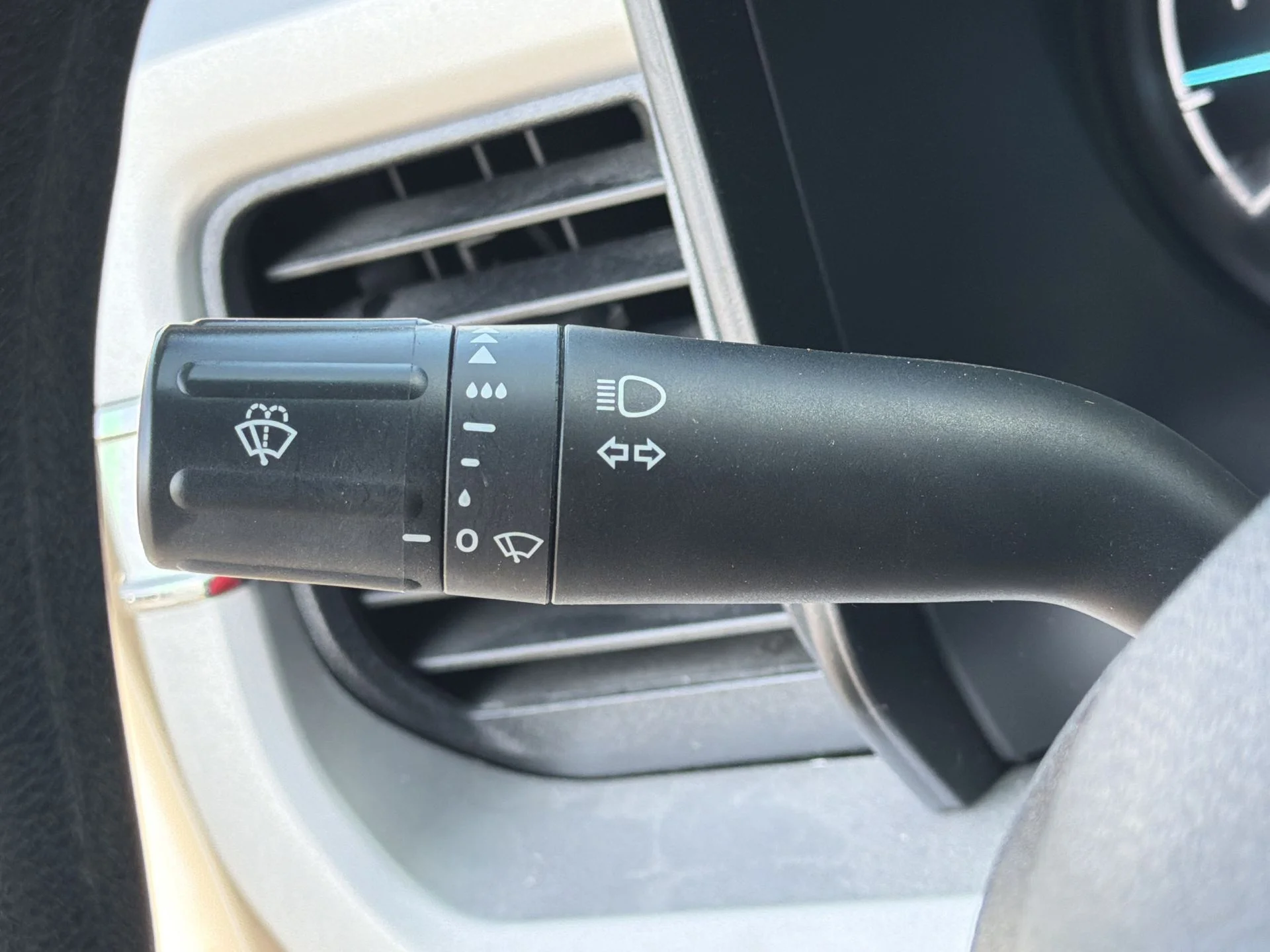 Used 2025 Avalanche Ford XL image 16