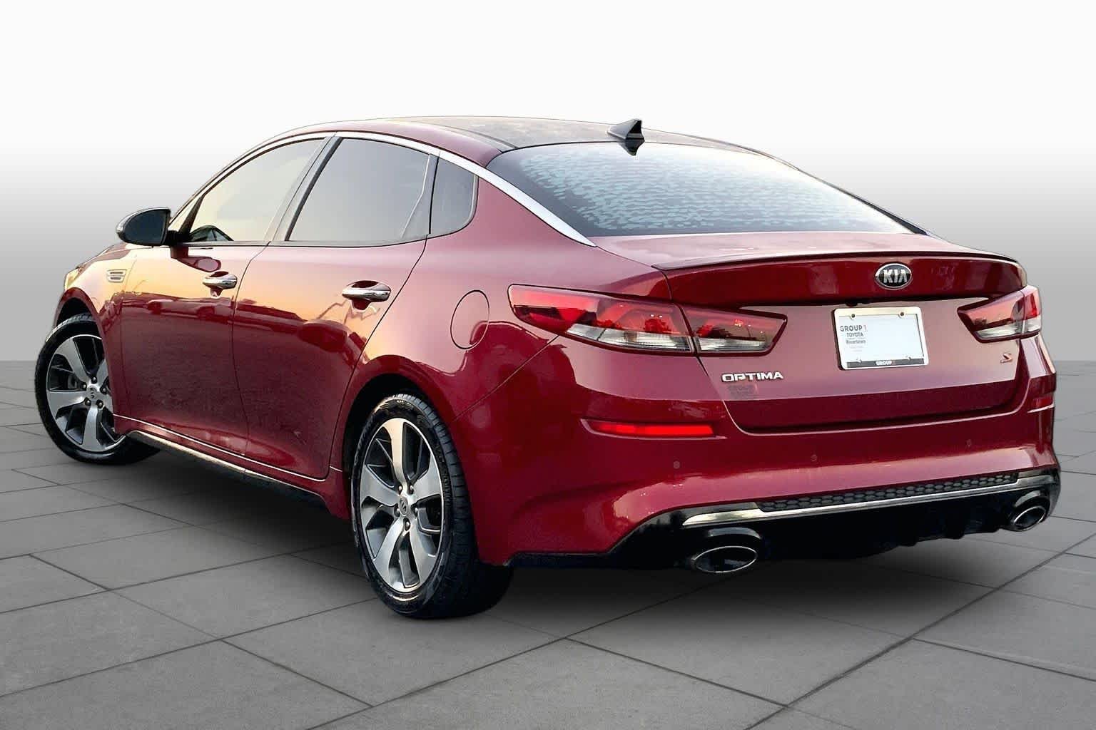 Used 2019 Passion Red Kia S image 11