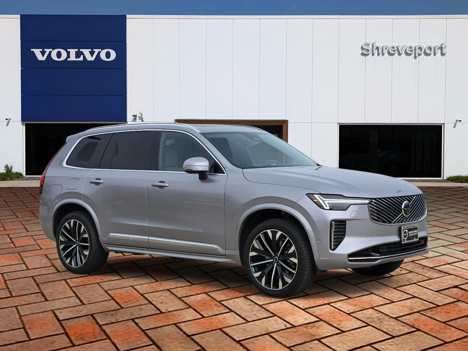 Used 2026 Aurora Silver Volvo Ultra image 3