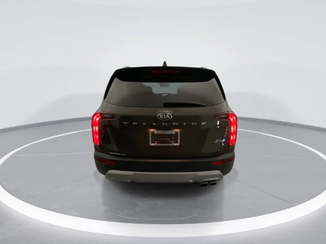 Used 2021 Green Kia S image 3