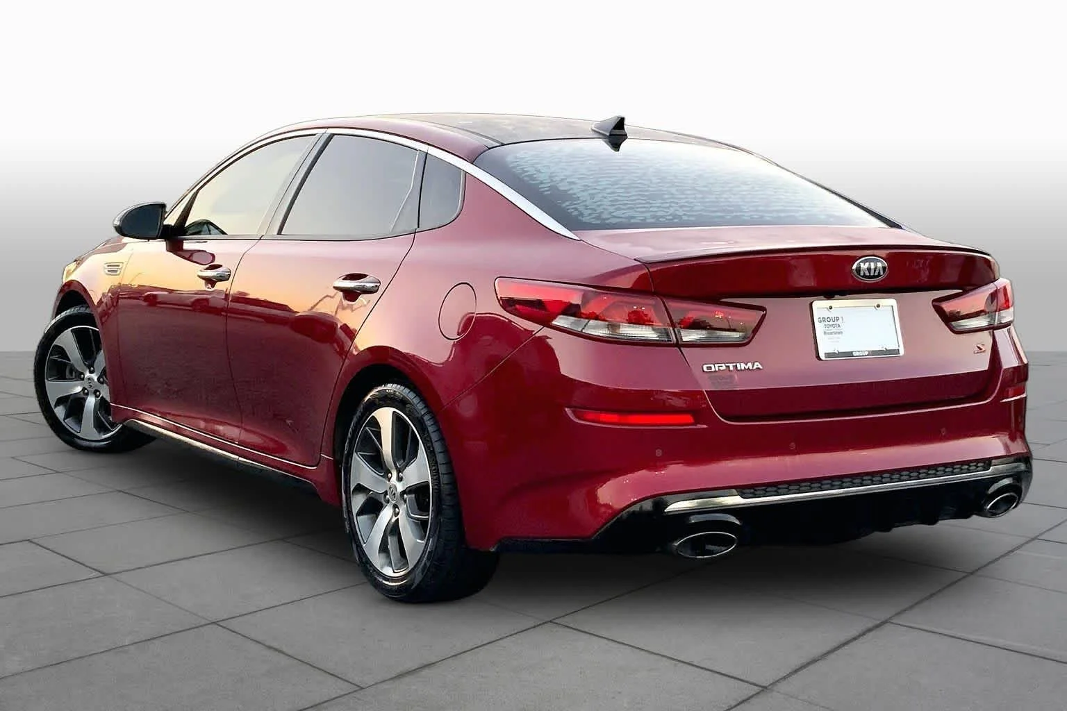 Used 2019 Passion Red Kia S image 10