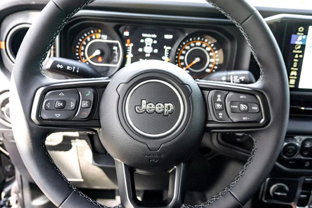 New 2025 Gray Jeep Mojave image 12