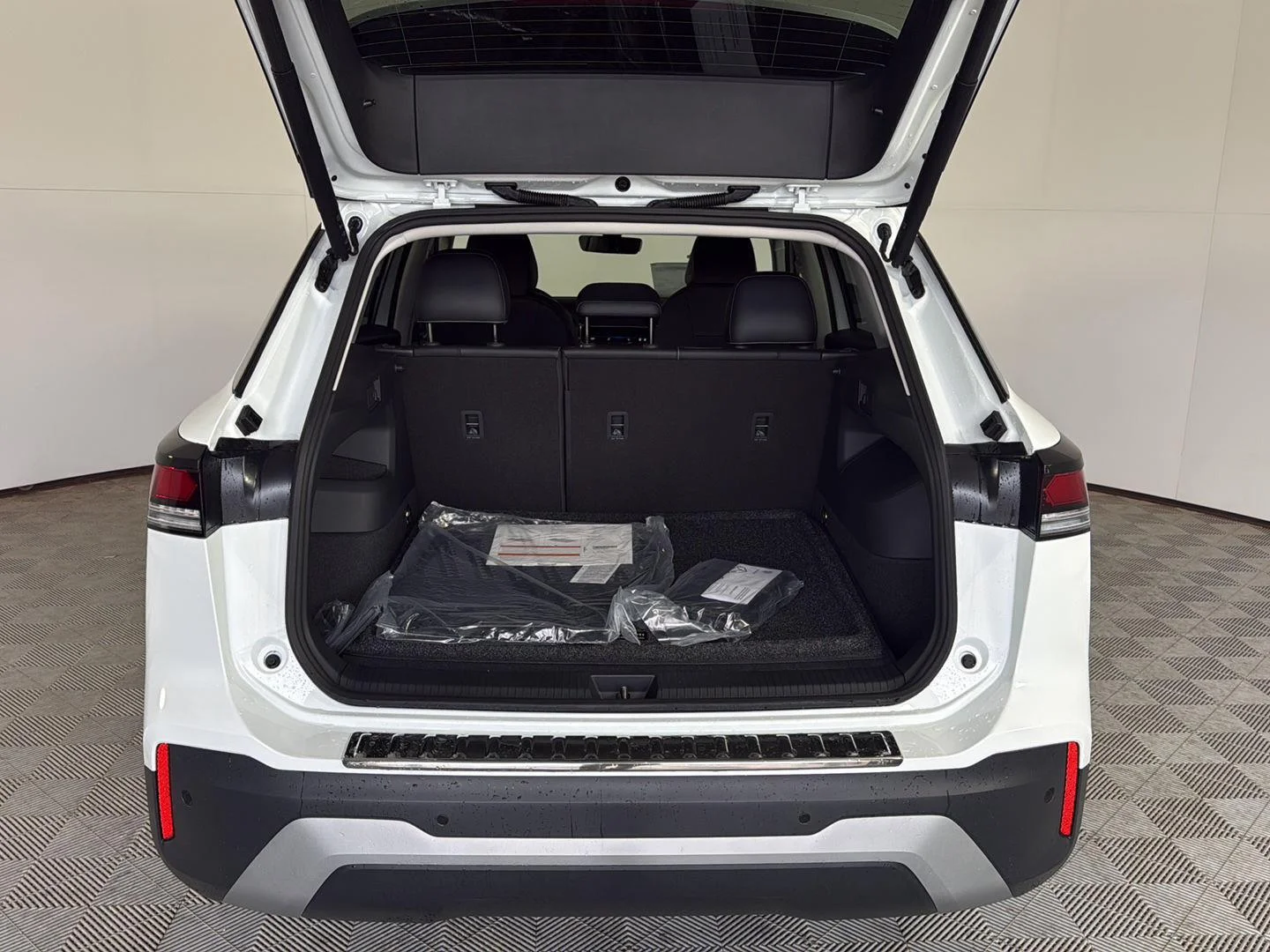 New 2026 Pure White Volkswagen SE image 6