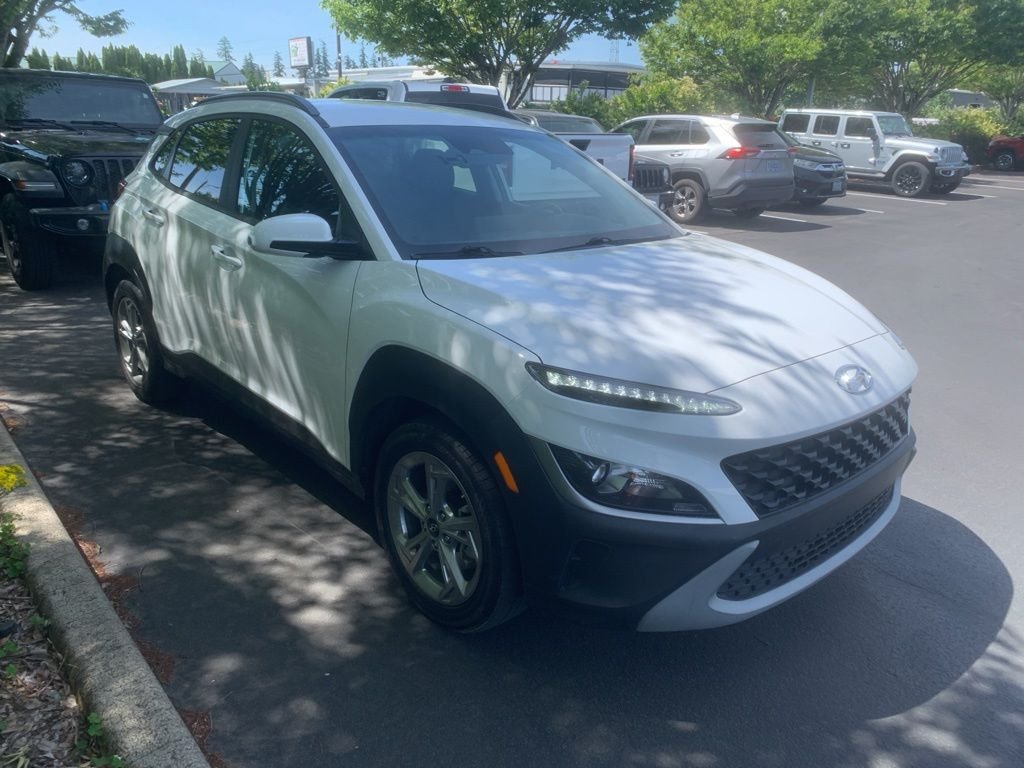 Used 2023 White Hyundai SEL image 5
