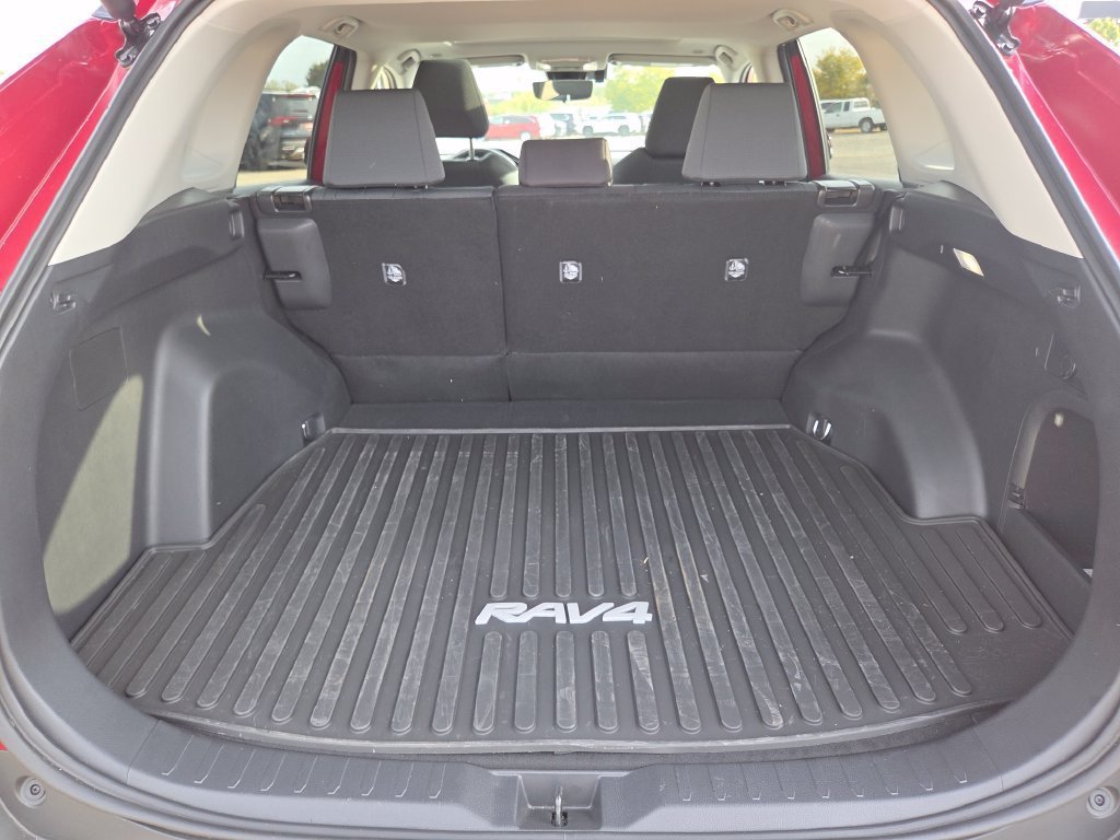 Certified Used 2025 Pearl Toyota XLE image 27