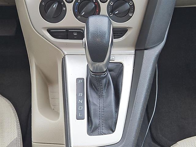 Used 2013 Race Red Ford SE image 12