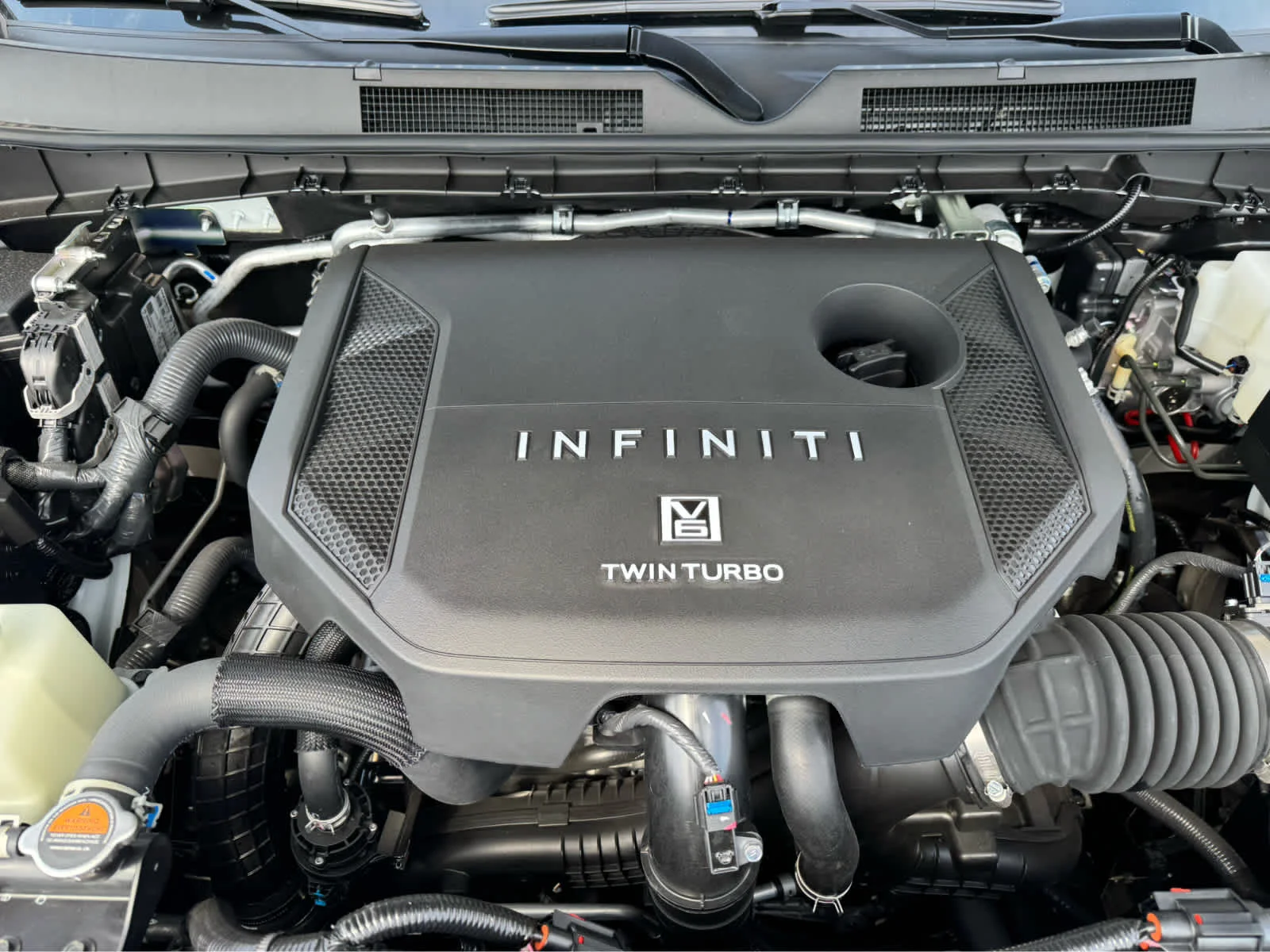 New 2026 RADIANT WHITE INFINITI Luxe 2WD image 20