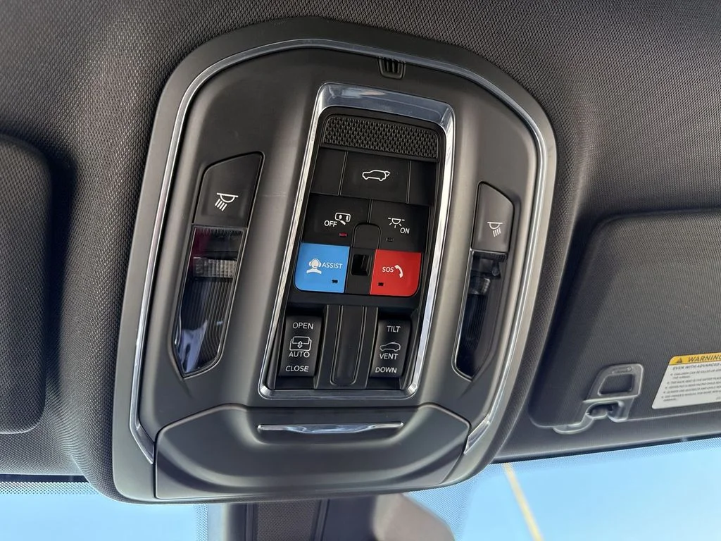 Used 2023 Diamond Black Jeep Altitude X image 18