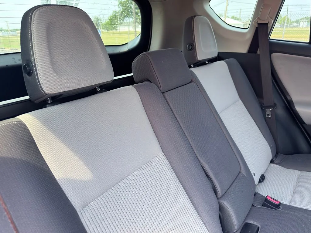 Used 2014 White Toyota XLE image 33