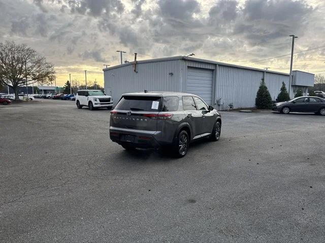 Used 2024 Gray Nissan S image 5
