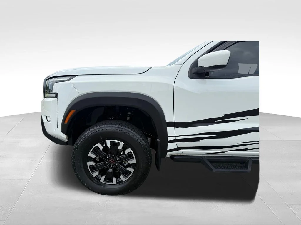 Used 2023 White Nissan PRO-4X image 22