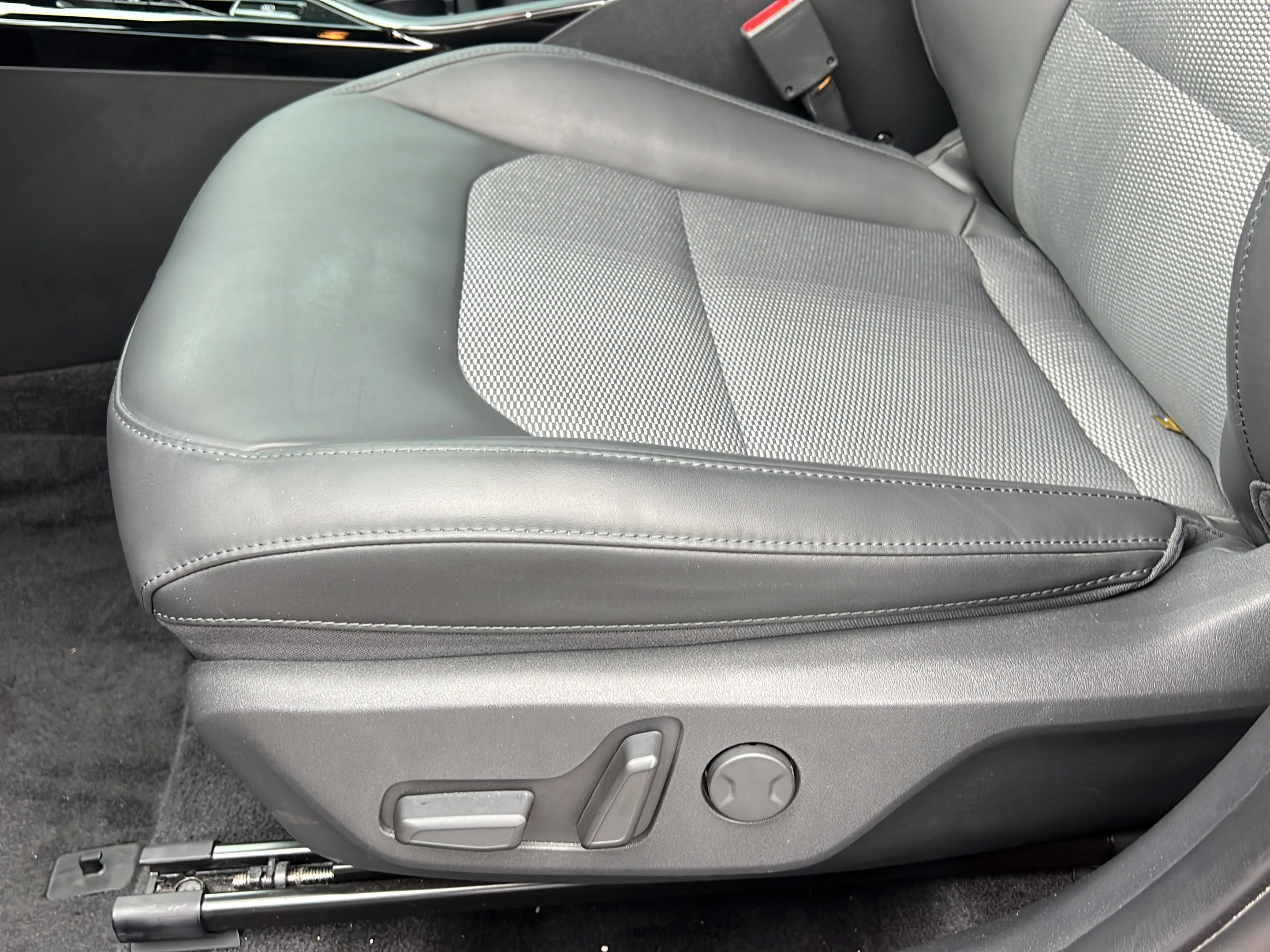Used 2024 Runway Red Kia EX image 17