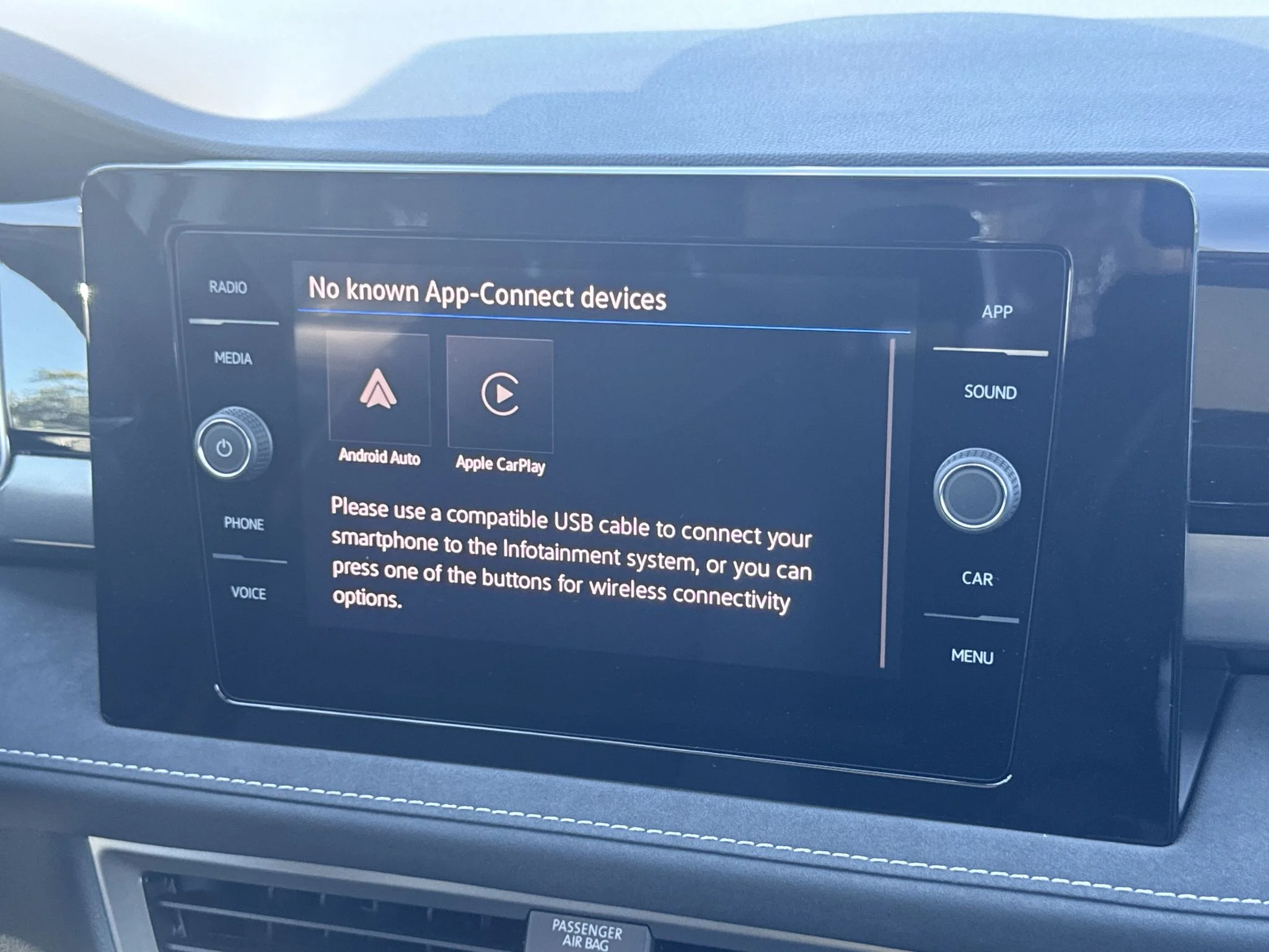 New 2027 Monument Gray w/Deep Black Roof Volkswagen SE Black image 26