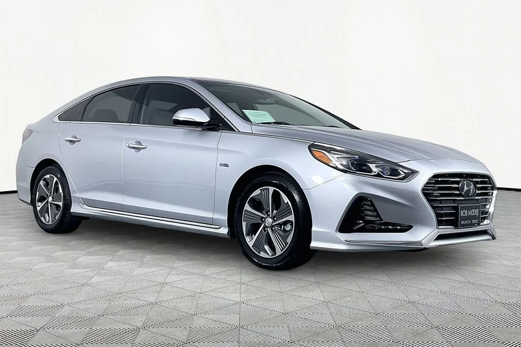 Certified Used 2019 Silver Hyundai Limited image 3