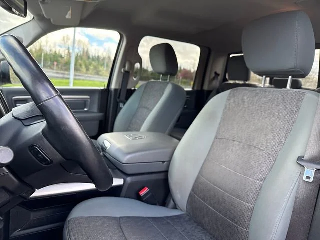 Used 2017 True Blue Pearlcoat Ram Big Horn image 18