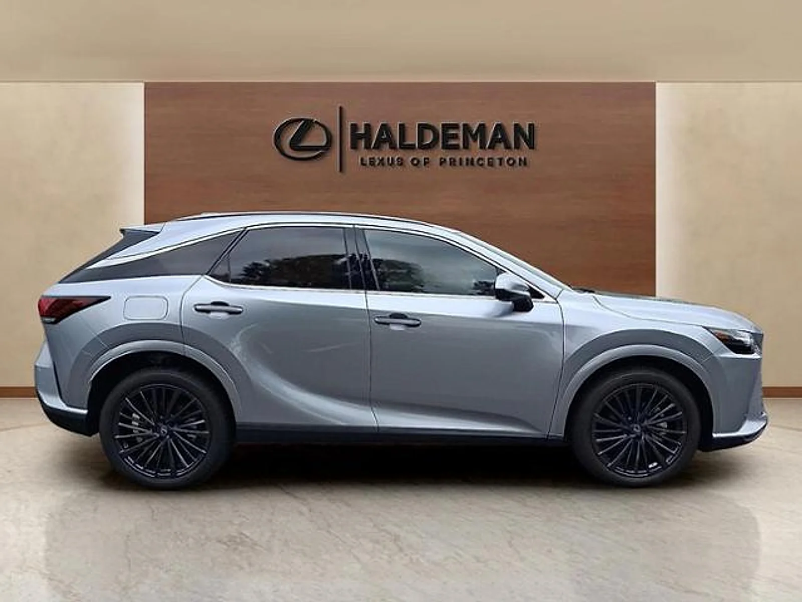 2026 Lexus RX 450h+ Premium - Photo 7