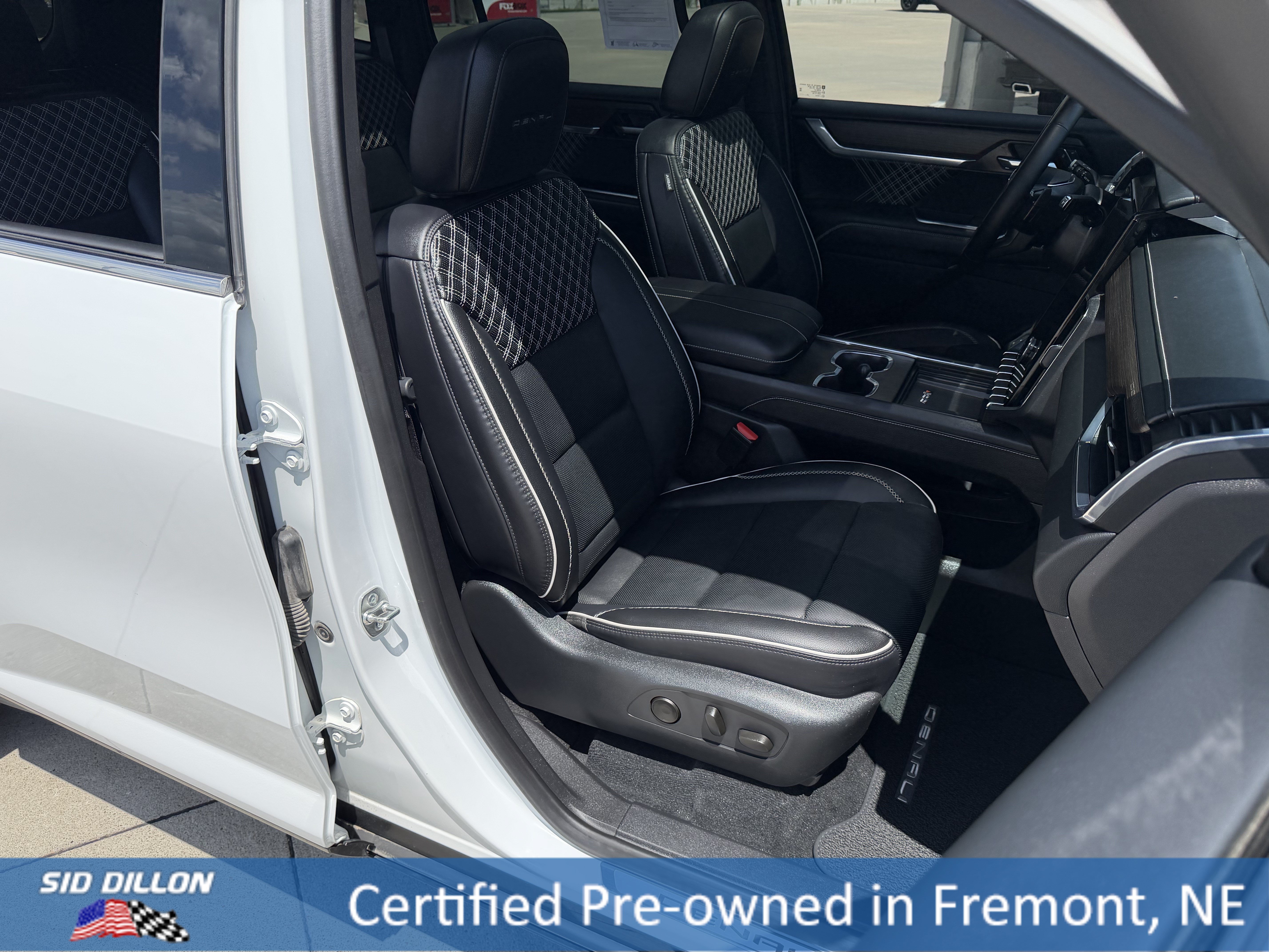 Used 2024 Summit White GMC AWD Denali image 9