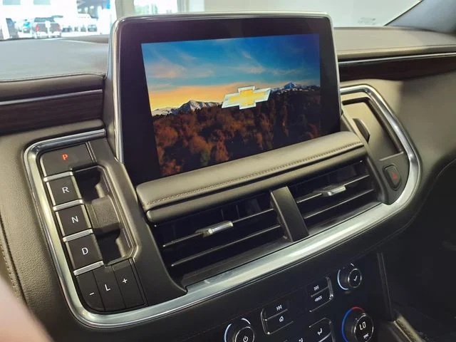 Used 2024 Pearl Chevrolet High Country image 13