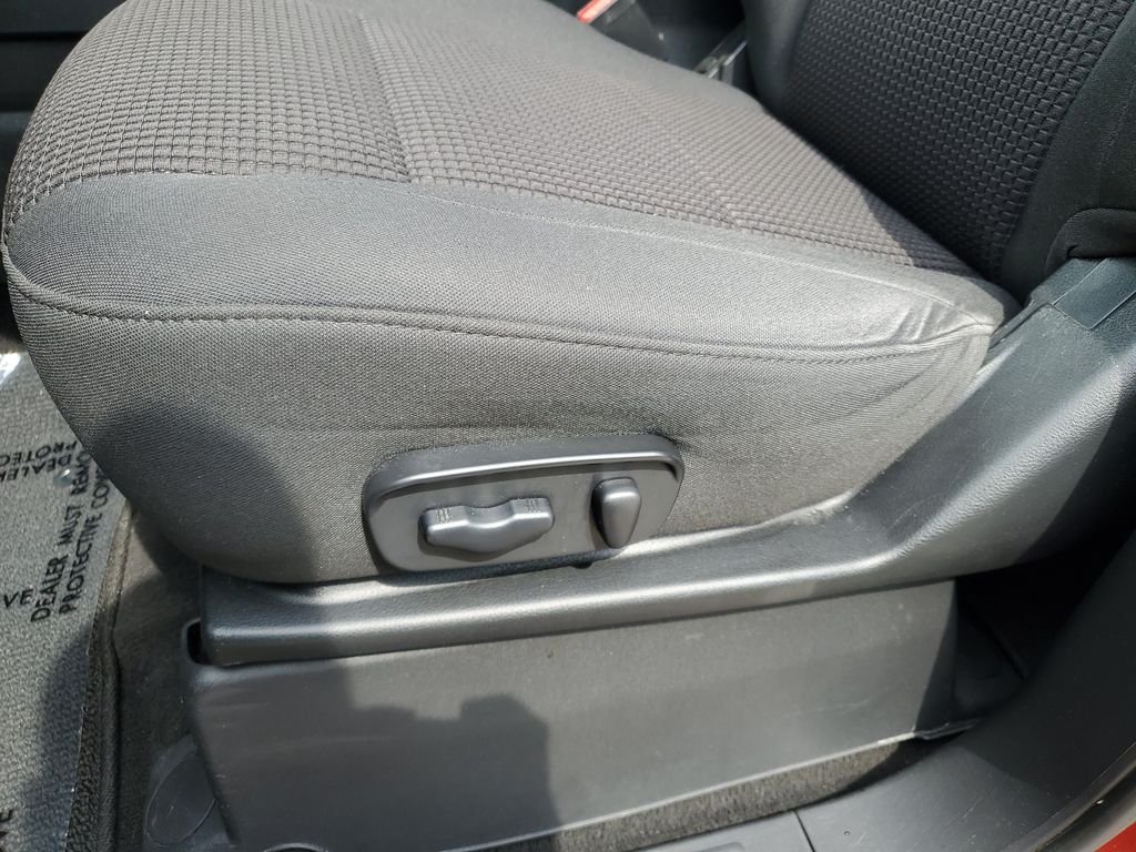Used 2013 Cayenne Red Metallic Nissan SV image 9