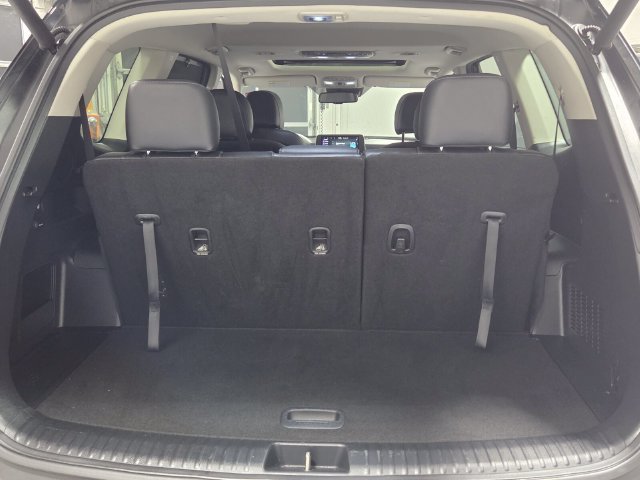 Used 2022 Black Kia EX image 13