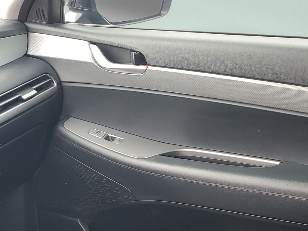 Used 2025 Black Hyundai XRT image 17