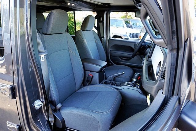 New 2026 Granite Crystal Metallic Clear-Coat Exterior Paint Jeep Sport S image 17