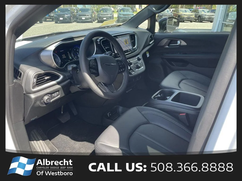 New 2026 Bright White Clear-Coat Exterior Paint Chrysler Select image 9