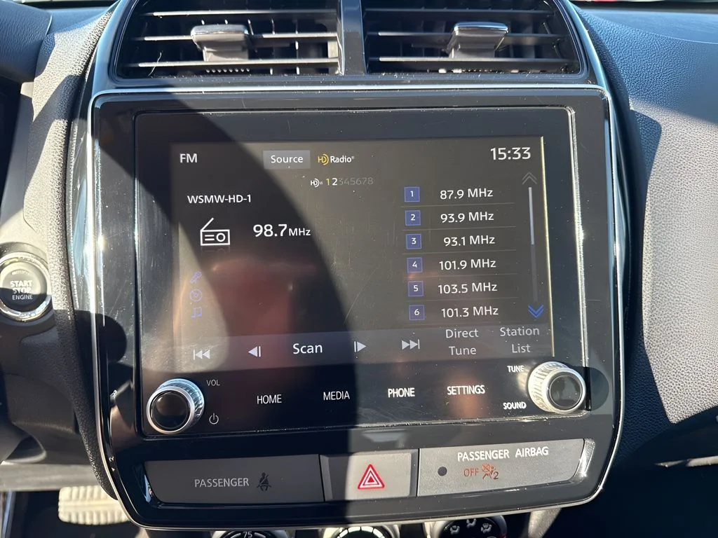 Used 2023 Silver Mitsubishi 2.0 ES image 22