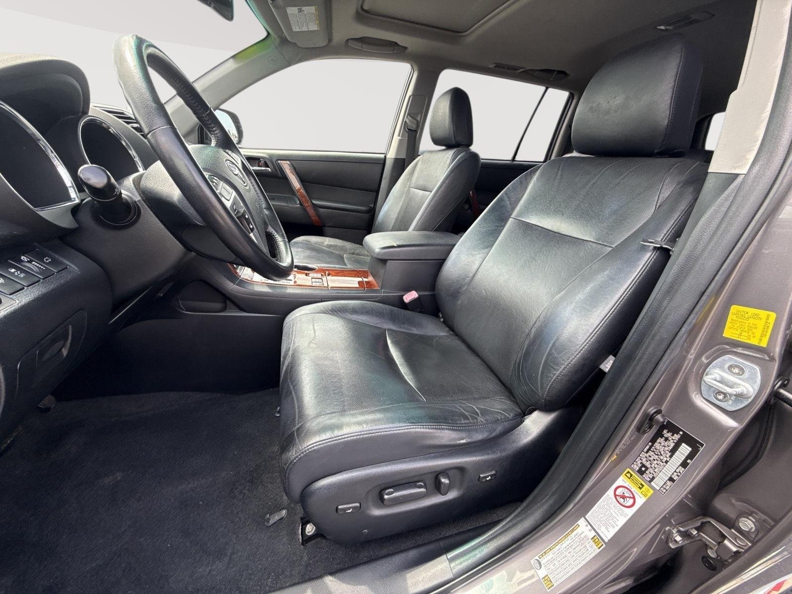 Used 2011 Predawn Gray Mica Toyota Limited image 3