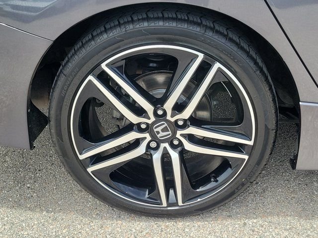 Used 2017 Modern Steel Metallic Honda Sport image 9
