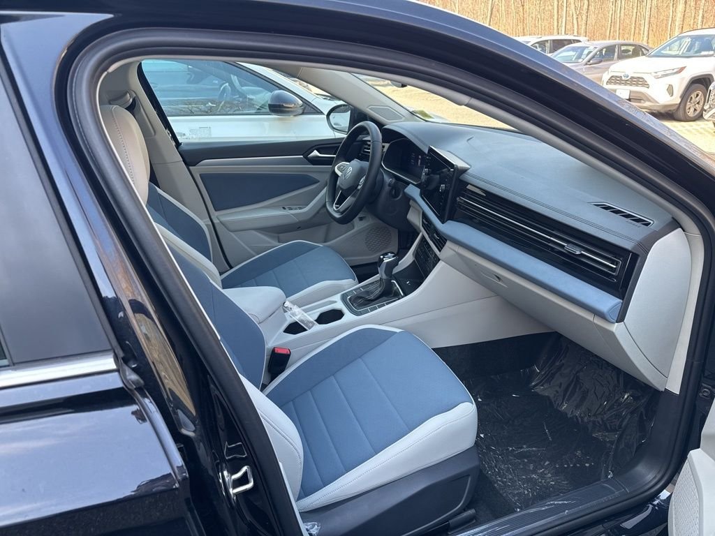 2025 Volkswagen Jetta SE - Photo 28