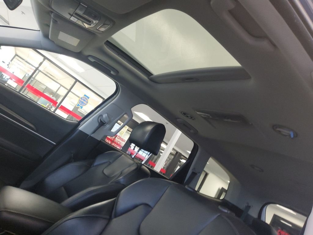 Used 2025 Black Kia S image 25