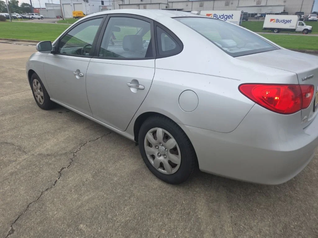 Used 2009 Silver Hyundai GLS image 7