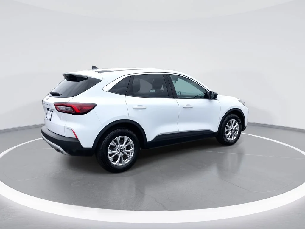 Used 2023 White Ford Active image 8