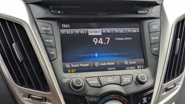 2015 Hyundai Veloster Base - Photo 19