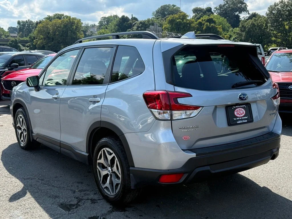 Used 2021 Ice Silver Metallic Subaru Premium image 10