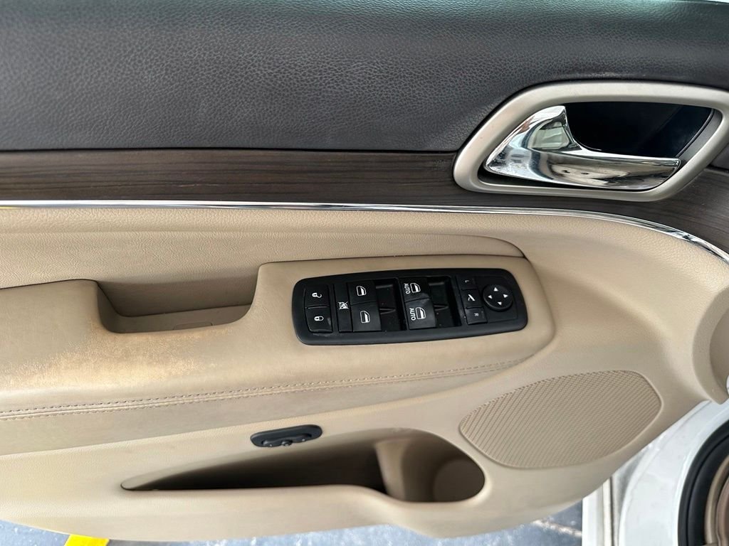 Used 2017 White Jeep Overland image 11