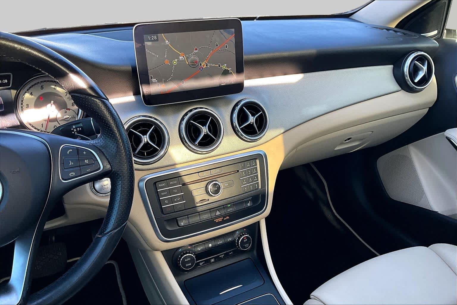 Used 2017 Cirrus White Mercedes-Benz GLA 250 image 7