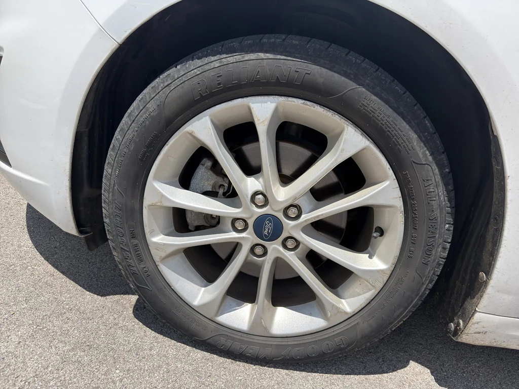Used 2019 Oxford White Ford SE image 10